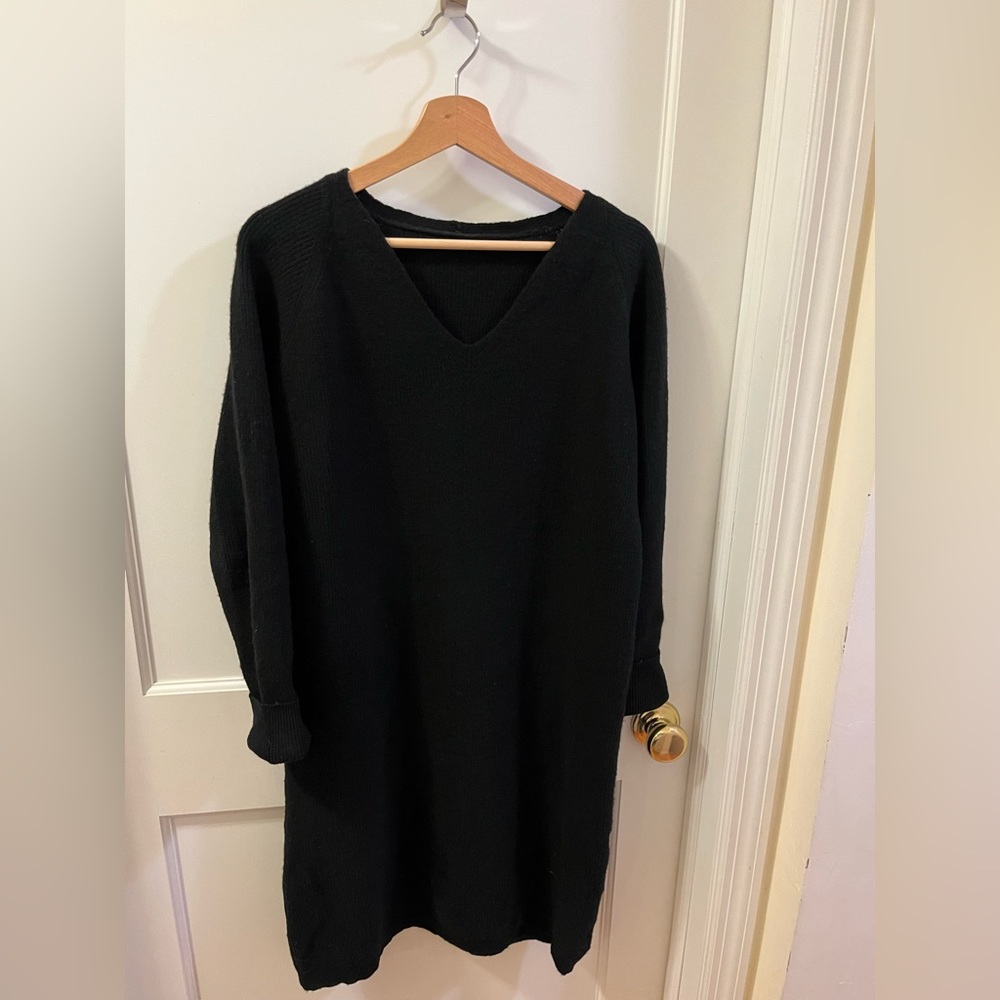 Black wool blend v-neck sweater dress size L